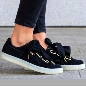 Puma Suede Heart Celebrate Women’s Black Sneakers Size 7.5 New